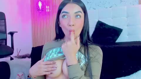 Snapshot of gabrielam_ms chatting on 02/18/25, 01:54 Gabriela Evans MS online show from 02/18/25, 01:54