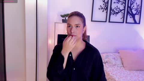 Snapshot of gabriella__tom chatting on 01/21/25, 09:57 Gabriella online show from 01/21/25, 09:57