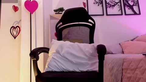 Snapshot of gabriella__tom chatting on 02/15/25, 07:39 Gabriella online show from 02/15/25, 07:39