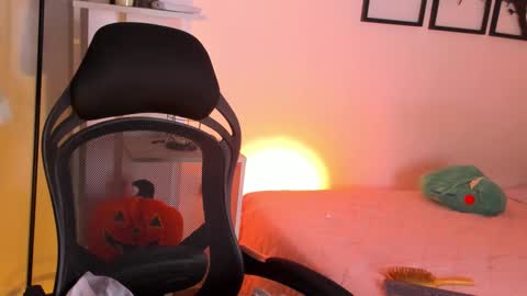 Snapshot of gabriella__tom chatting on 10/15/25, 09:04 Gabriella online show from 10/15/25, 09:04