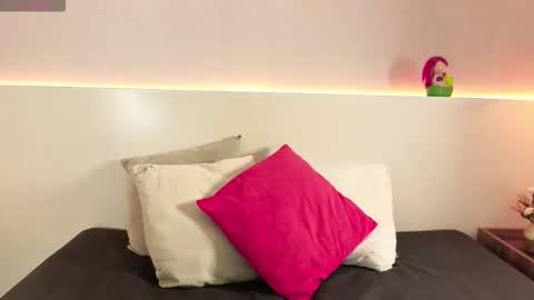 Snapshot of gabriella_luv chatting on 10/20/25, 01:00 gabriella_luv online show from 10/20/25, 01:00