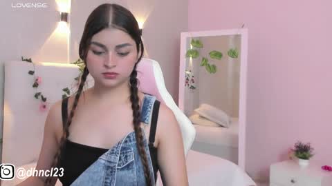 Snapshot of gabriellahoney18 chatting on 01/31/25, 07:29 Gabriella online show from 01/31/25, 07:29