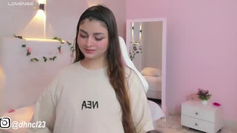 Snapshot of gabriellahoney18 chatting on 02/07/25, 09:37 Gabriella online show from 02/07/25, 09:37