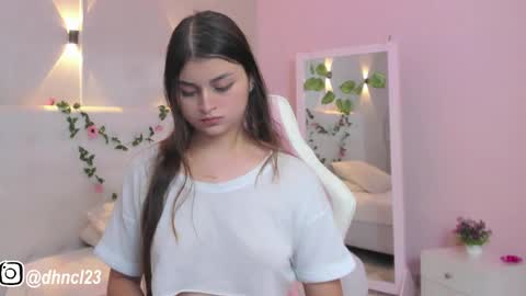 Snapshot of gabriellahoney18 chatting on 03/04/25, 10:38 Gabriella online show from 03/04/25, 10:38