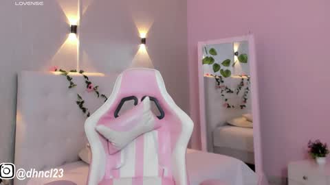 Snapshot of gabriellahoney18 chatting on 03/07/25, 08:11 Gabriella online show from 03/07/25, 08:11