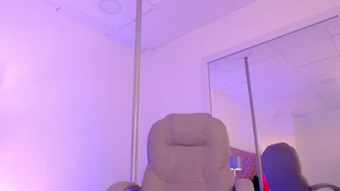 Snapshot of gabriqueen_gh chatting on 02/05/25, 03:34 Gaby online show from 02/05/25, 03:34