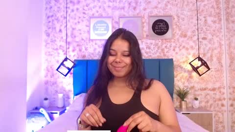 Snapshot of gabriqueen_gh chatting on 02/24/25, 11:43 Gaby online show from 02/24/25, 11:43