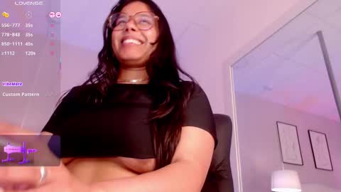Snapshot of gabriqueen_gh chatting on 09/17/25, 09:27 Gaby online show from 09/17/25, 09:27