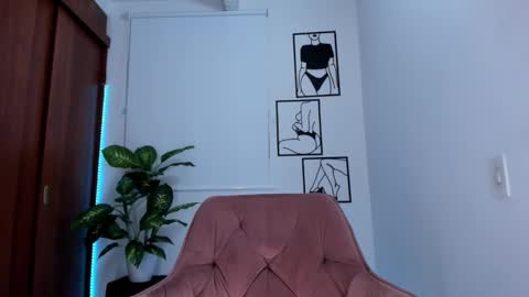 Snapshot of gaby_girl chatting on 01/24/25, 11:56    online show from 01/24/25, 11:56