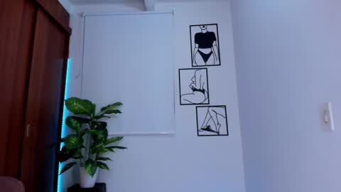 Snapshot of gaby_girl chatting on 03/11/25, 01:37    online show from 03/11/25, 01:37