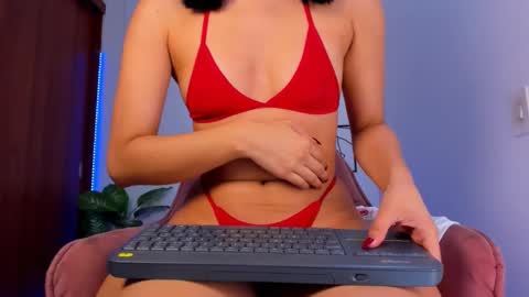 Snapshot of gaby_girl chatting on 09/19/25, 12:17    online show from 09/19/25, 12:17