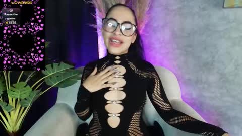 Snapshot of gaby_montiel chatting on 11/20/25, 02:56 online show from 11/20/25, 02:56