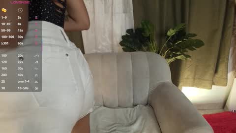 Snapshot of gaby_montiel chatting on 11/30/25, 08:24 online show from 11/30/25, 08:24