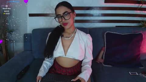 Snapshot of gaby_montiel chatting on 12/04/25, 05:50 online show from 12/04/25, 05:50