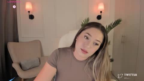 Snapshot of gaby_soleer chatting on 09/25/25, 10:24 gaby online show from 09/25/25, 10:24