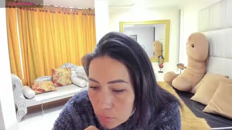 Snapshot of gaby_trent chatting on 03/11/25, 12:39 gabriela online show from 03/11/25, 12:39