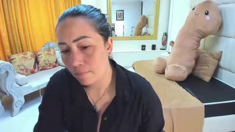 Snapshot of gaby_trent chatting on 10/06/25, 04:37 gabriela online show from 10/06/25, 04:37