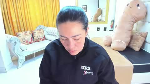 Snapshot of gaby_trent chatting on 10/07/25, 02:14 gabriela online show from 10/07/25, 02:14