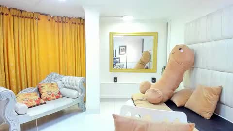 Snapshot of gaby_trent chatting on 10/20/25, 04:40 gabriela online show from 10/20/25, 04:40