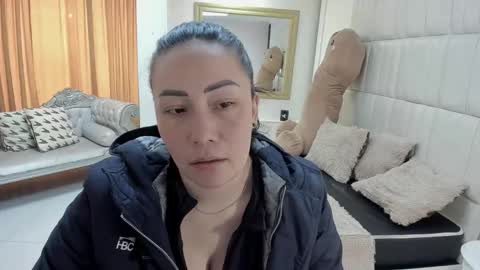 Snapshot of gaby_trent chatting on 12/18/25, 12:22 gabriela online show from 12/18/25, 12:22