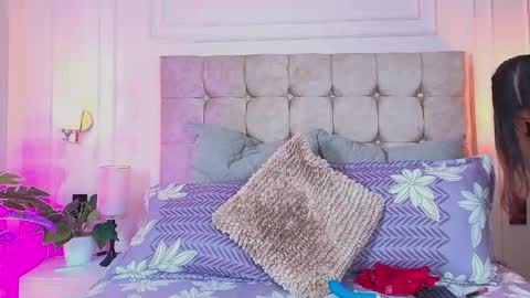 Snapshot of gabyevans4 chatting on 04/16/26, 12:17 GabyEvans online show from 04/16/26, 12:17