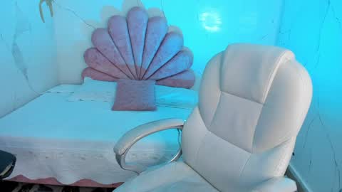 Snapshot of gabyowenss_ chatting on 04/15/26, 10:43 Gaby Owens online show from 04/15/26, 10:43