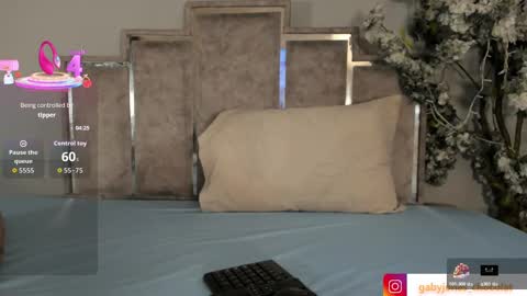 gabyyjones online show from 10/18/25, 11:44