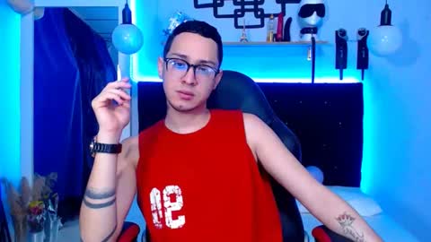 Snapshot of gaellittle chatting on 02/16/25, 07:05 gaellittle online show from 02/16/25, 07:05
