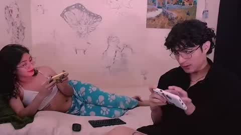 Snapshot of gaia_16 chatting on 03/04/26, 10:05 Gaia y Clayde online show from 03/04/26, 10:05