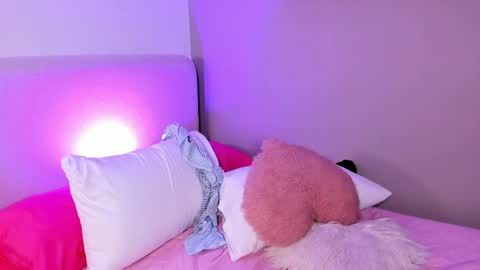 Snapshot of gaiabaker chatting on 04/10/26, 04:28 Gaia Baker online show from 04/10/26, 04:28