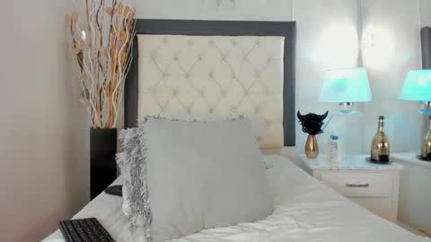  Gale  online show from 10/31/25, 04:24