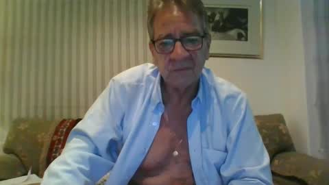 Snapshot of galloboy6 chatting on 10/11/25, 05:28 galloboy6 online show from 10/11/25, 05:28