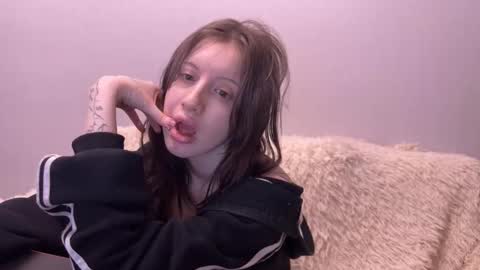 Snapshot of gamachu_ulfinaa chatting on 11/23/25, 07:13 GaamachuuUlfinaa online show from 11/23/25, 07:13