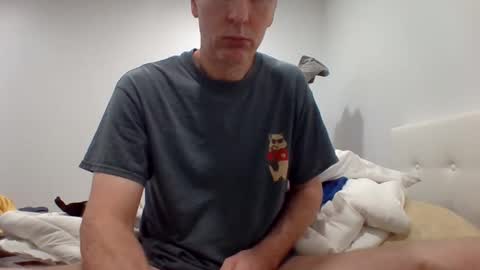 Snapshot of gamerboy200 chatting on 11/16/25, 11:43 gamerboy200 online show from 11/16/25, 11:43