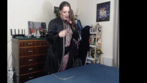 Snapshot of gangbangxxxgirl chatting on 10/25/25, 10:34 HOT  online show from 10/25/25, 10:34