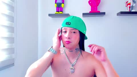 Snapshot of gangster_girl chatting on 12/21/24, 02:37 GANG online show from 12/21/24, 02:37