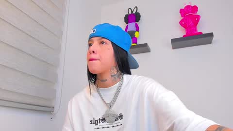 Snapshot of gangster_girl chatting on 01/02/25, 01:17 GANG online show from 01/02/25, 01:17