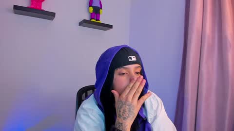 Snapshot of gangster_girl chatting on 01/22/25, 04:44 GANG online show from 01/22/25, 04:44