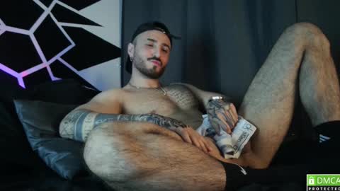 Snapshot of garbel09 chatting on 12/22/24, 09:11 Chris  Dont forget to gift me thumb up Its very important to me and makes me happy AF  online show from 12/22/24, 09:11