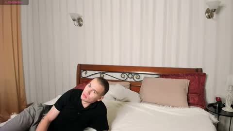 Max and Eva online show from 10/08/25, 04:32