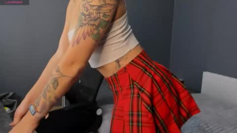 Max and Eva online show from 10/18/25, 04:48