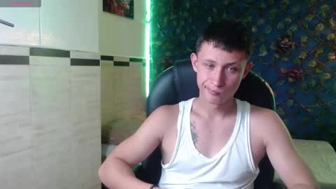 garuo_18 online show from 11/19/25, 03:06