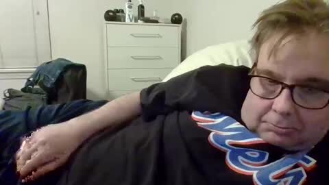 Snapshot of garyg930 chatting on 03/29/26, 01:27 Gary online show from 03/29/26, 01:27