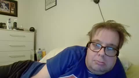 Snapshot of garyg930 chatting on 04/01/26, 03:40 Gary online show from 04/01/26, 03:40