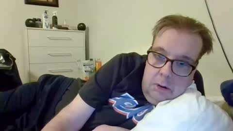 Snapshot of garyg930 chatting on 04/09/26, 12:54 Gary online show from 04/09/26, 12:54