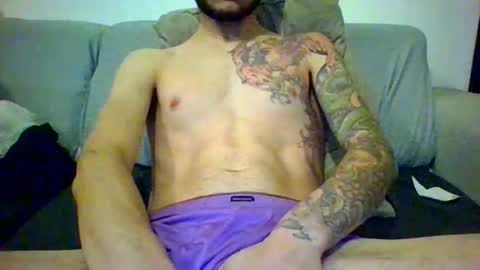 Snapshot of garyreal1990 chatting on 12/18/25, 04:35 garyreal1990 online show from 12/18/25, 04:35