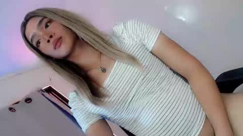 Snapshot of gata_olivia chatting on 05/05/26, 06:21 JUST CALL ME OLIVIA online show from 05/05/26, 06:21