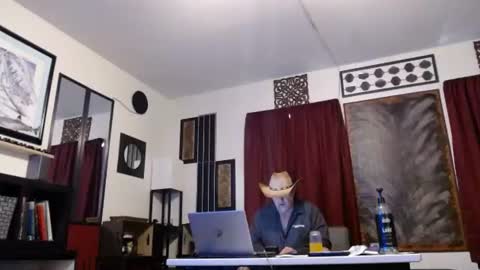 Snapshot of gatewaylaptop2019 chatting on 04/23/26, 09:28 gatewaylaptop2019 online show from 04/23/26, 09:28