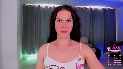 Snapshot of gatitavenecis1 chatting on 03/23/26, 05:28 Vnecis Marn online show from 03/23/26, 05:28