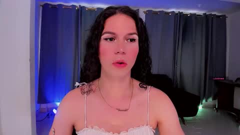 Snapshot of gatitavenecis1 chatting on 03/25/26, 09:43 Vnecis Marn online show from 03/25/26, 09:43